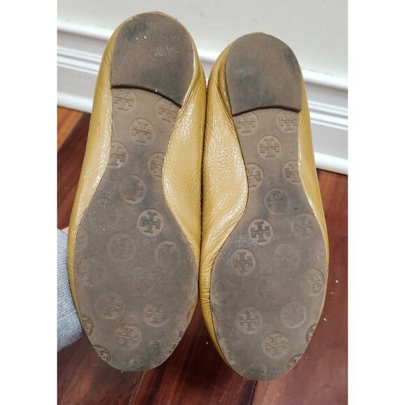 Tory Burch Minnie Mustard Yellow Patent Leather Ballet Flats Gold Logo 41EU/10.5 - Picture 5 of 8